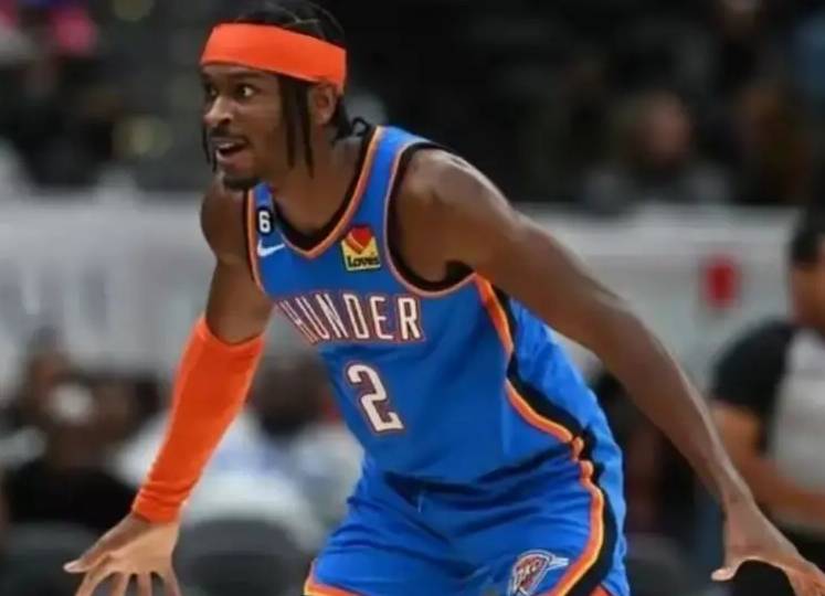 现出更具威 现出更具威