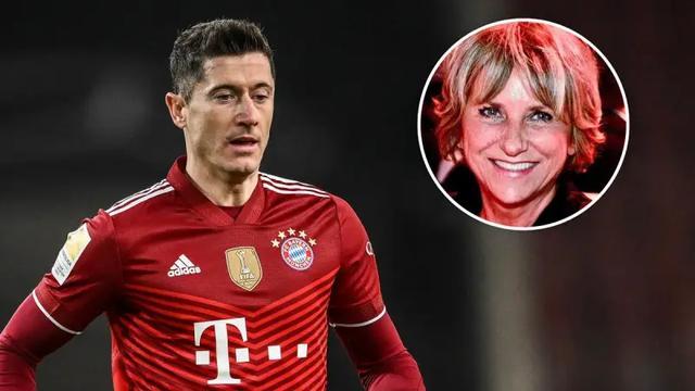 演播台前 演播台前