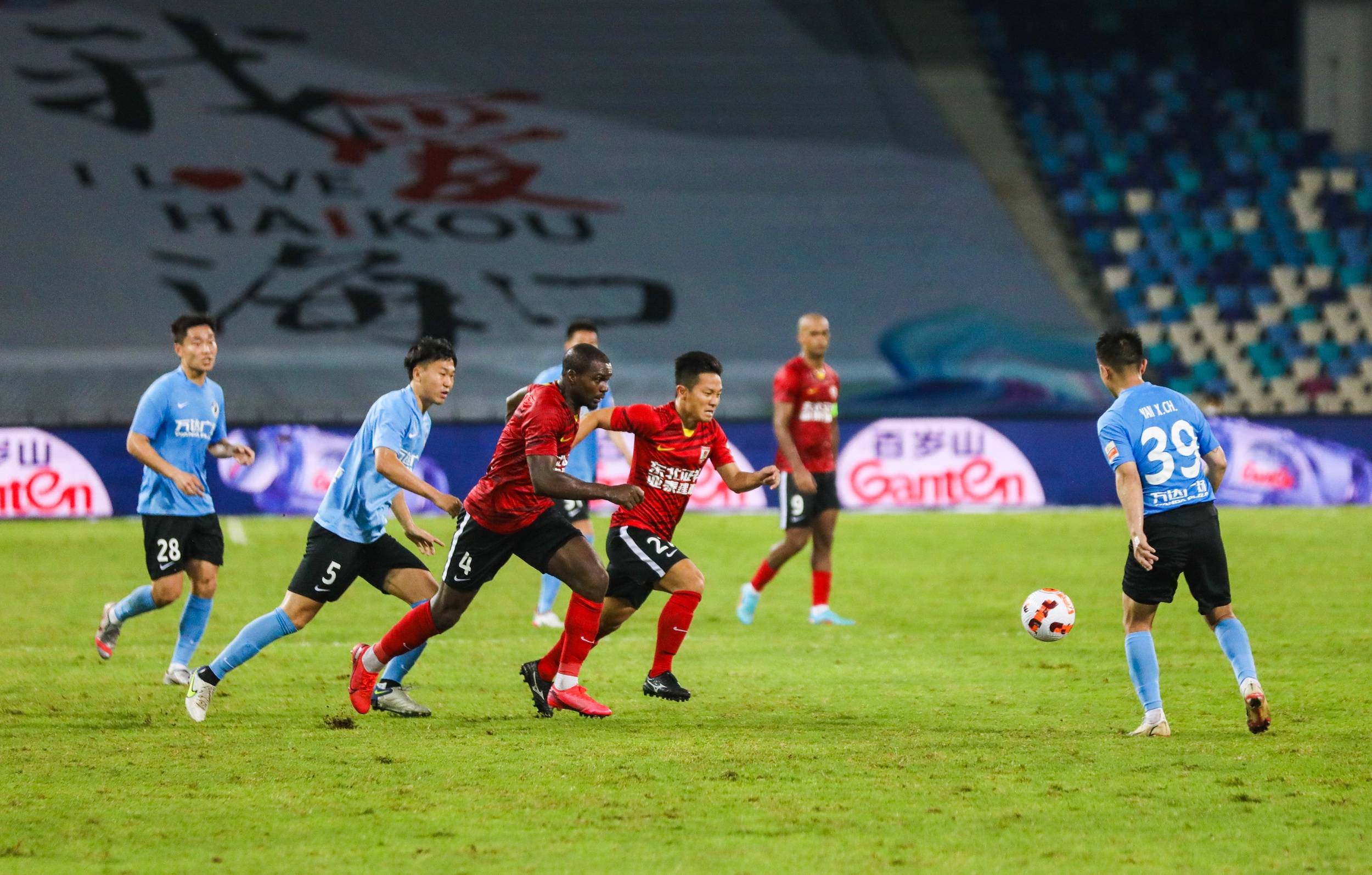 刘少昂被冰刀划伤送医缝针 能否继续出战世锦赛存疑.